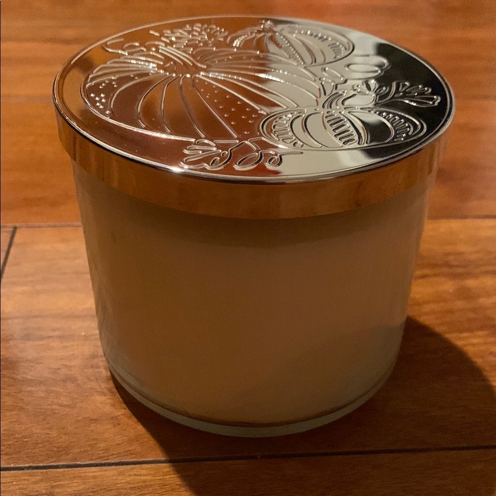 Bath & Body Works Pumpkin Pecan Waffles Candle - Picture 6 of 6